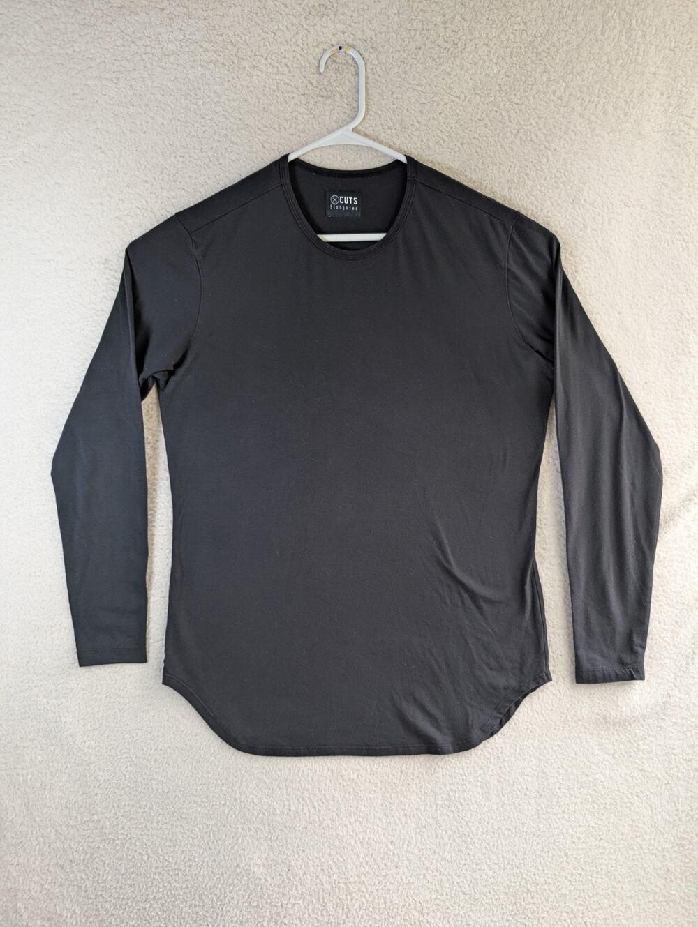 Cuts Brand Shirt Medium Black Elongated AO Long Sleeve Curve Hem Gym Workout